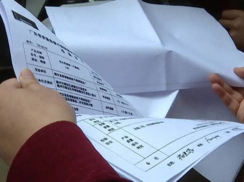 商販在仁和一小區(qū)內(nèi)銷(xiāo)售 環(huán)保鍋 ,號(hào)稱(chēng)省電省氣保溫十小時(shí) 真有這么神奇